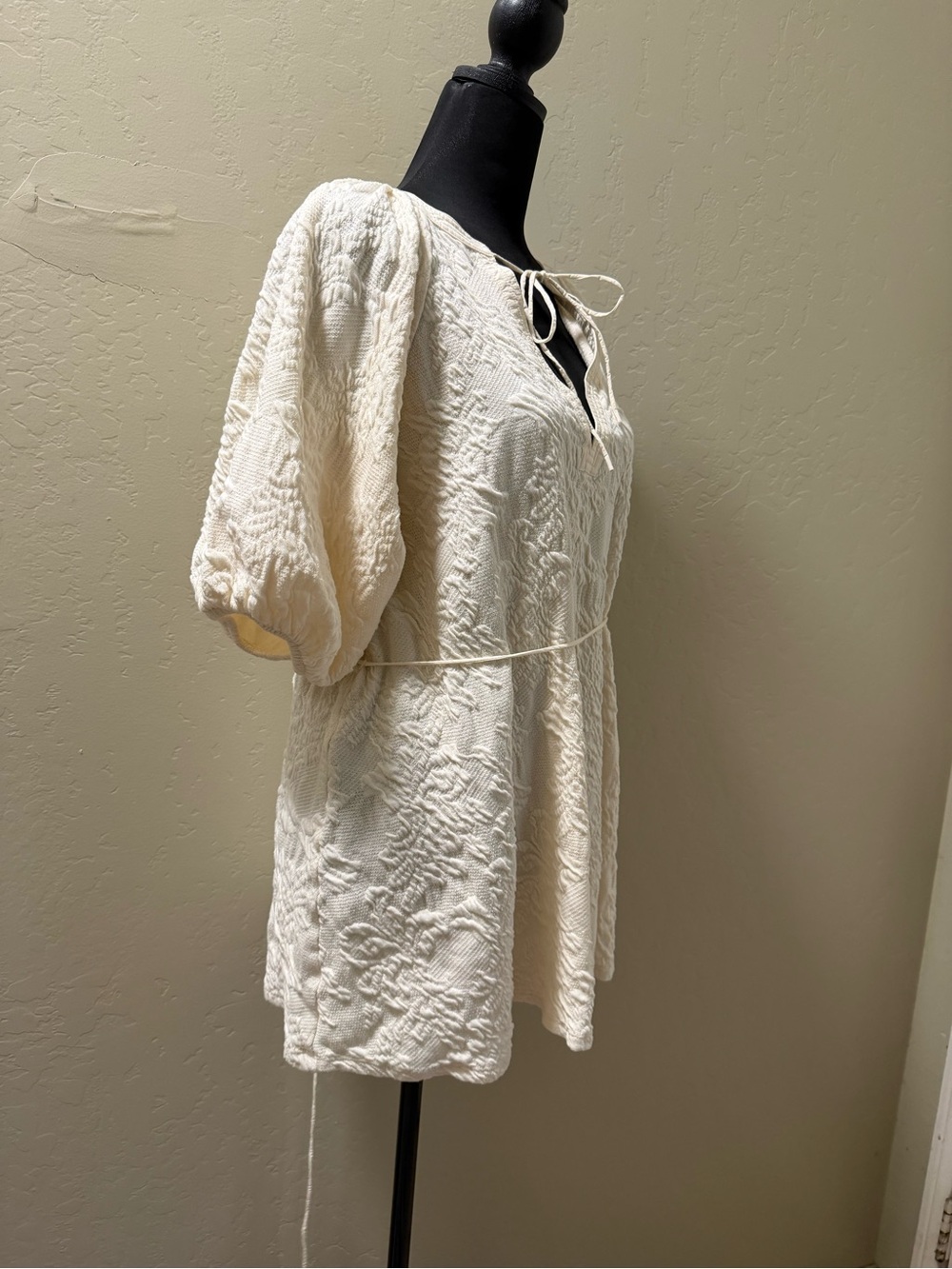 ZARA Cream Textured Mini Dress with Puff Sleeves - Picture 4 of 5